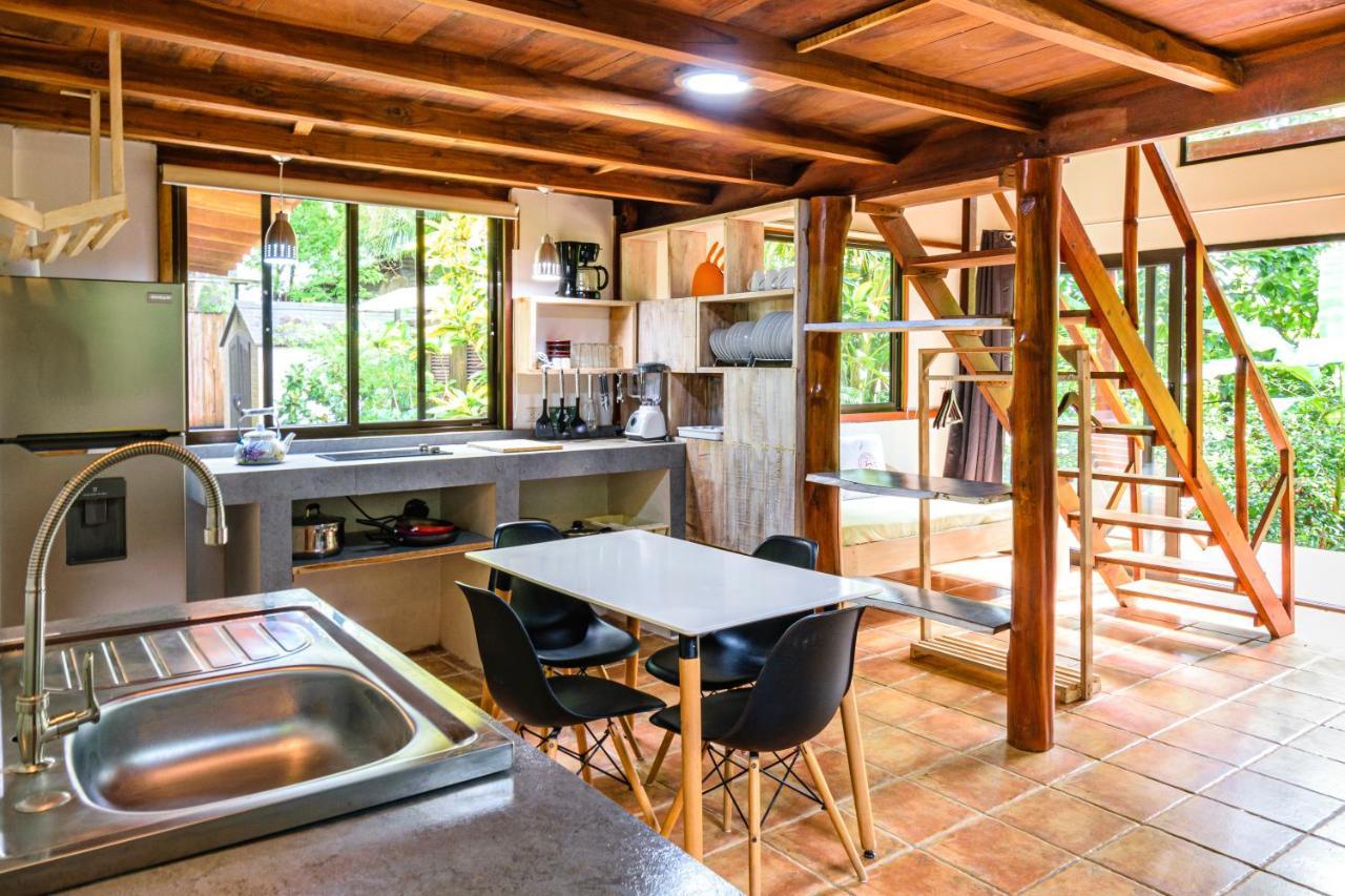 Funky Monkey Lodge Playa Santa Teresa  Екстер'єр фото