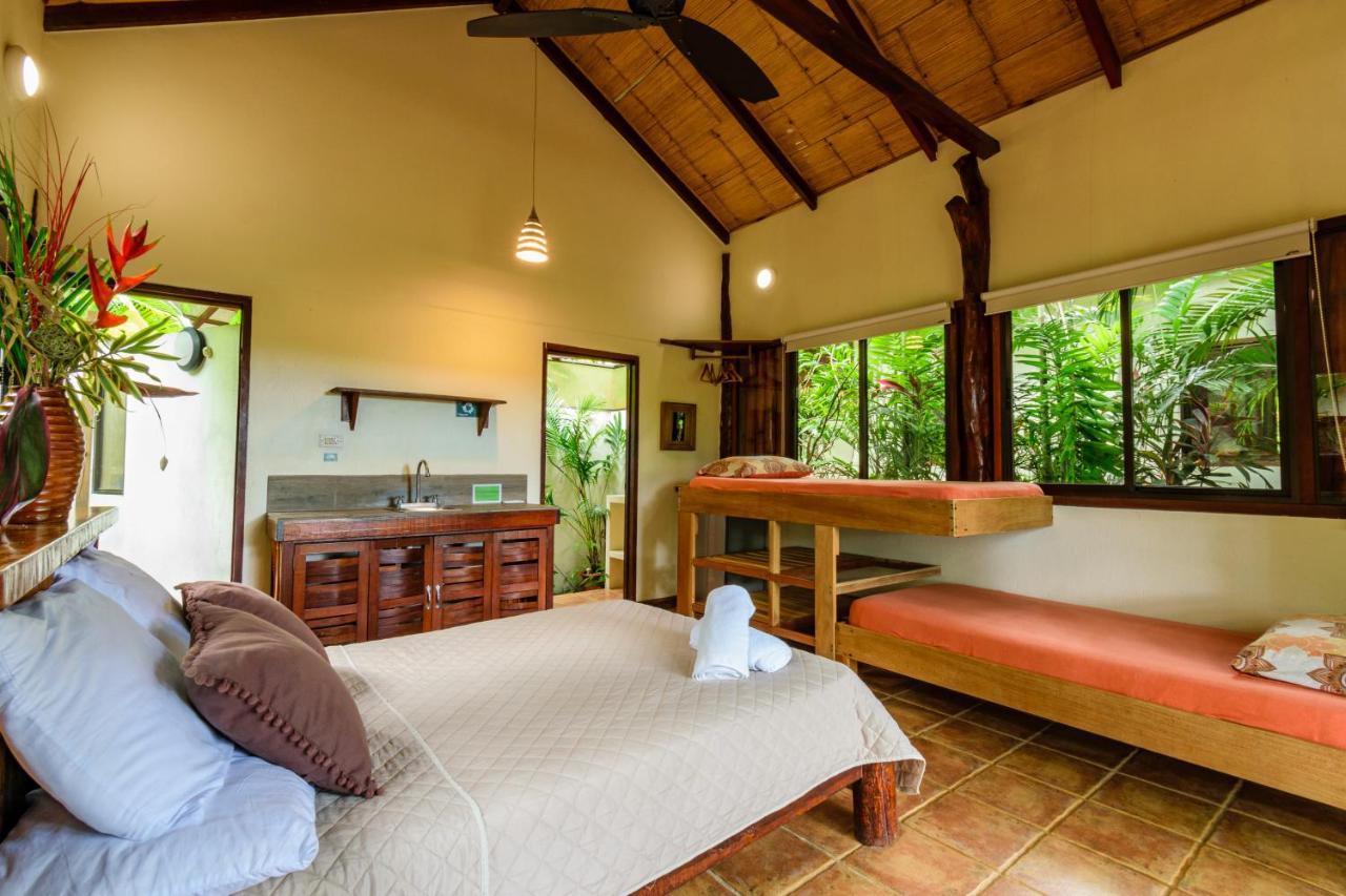 Funky Monkey Lodge Playa Santa Teresa  Екстер'єр фото