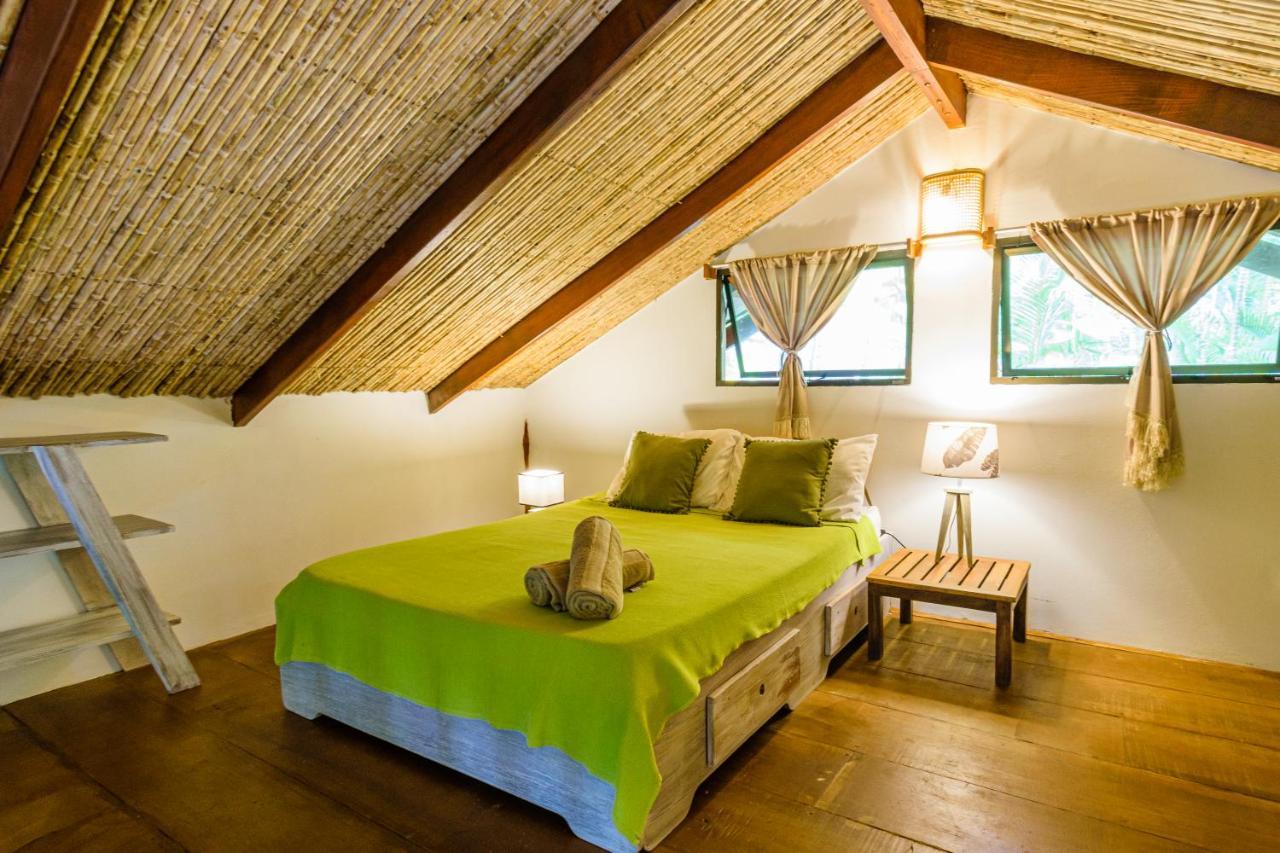 Funky Monkey Lodge Playa Santa Teresa  Екстер'єр фото