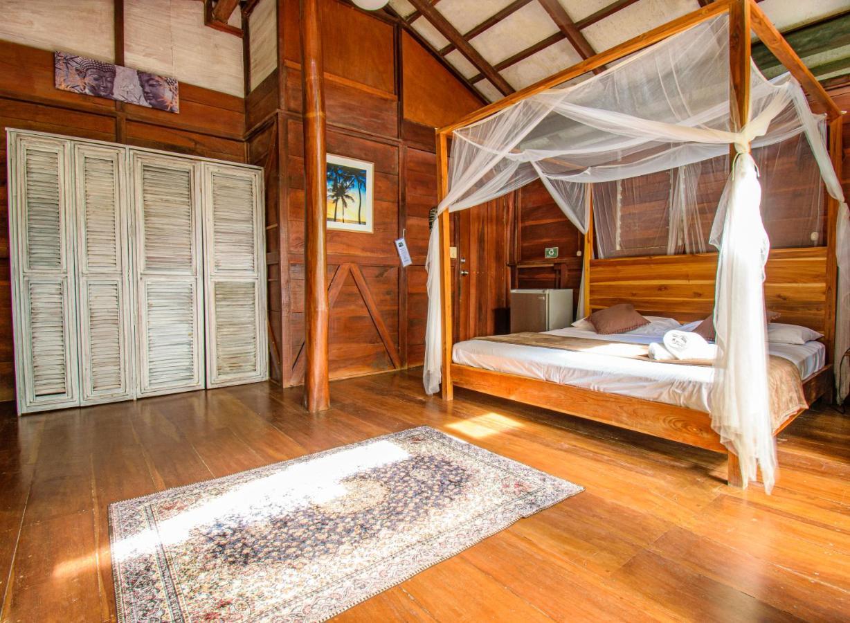 Funky Monkey Lodge Playa Santa Teresa  Екстер'єр фото