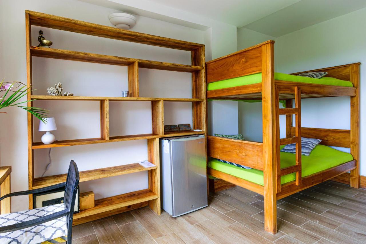 Funky Monkey Lodge Playa Santa Teresa  Екстер'єр фото